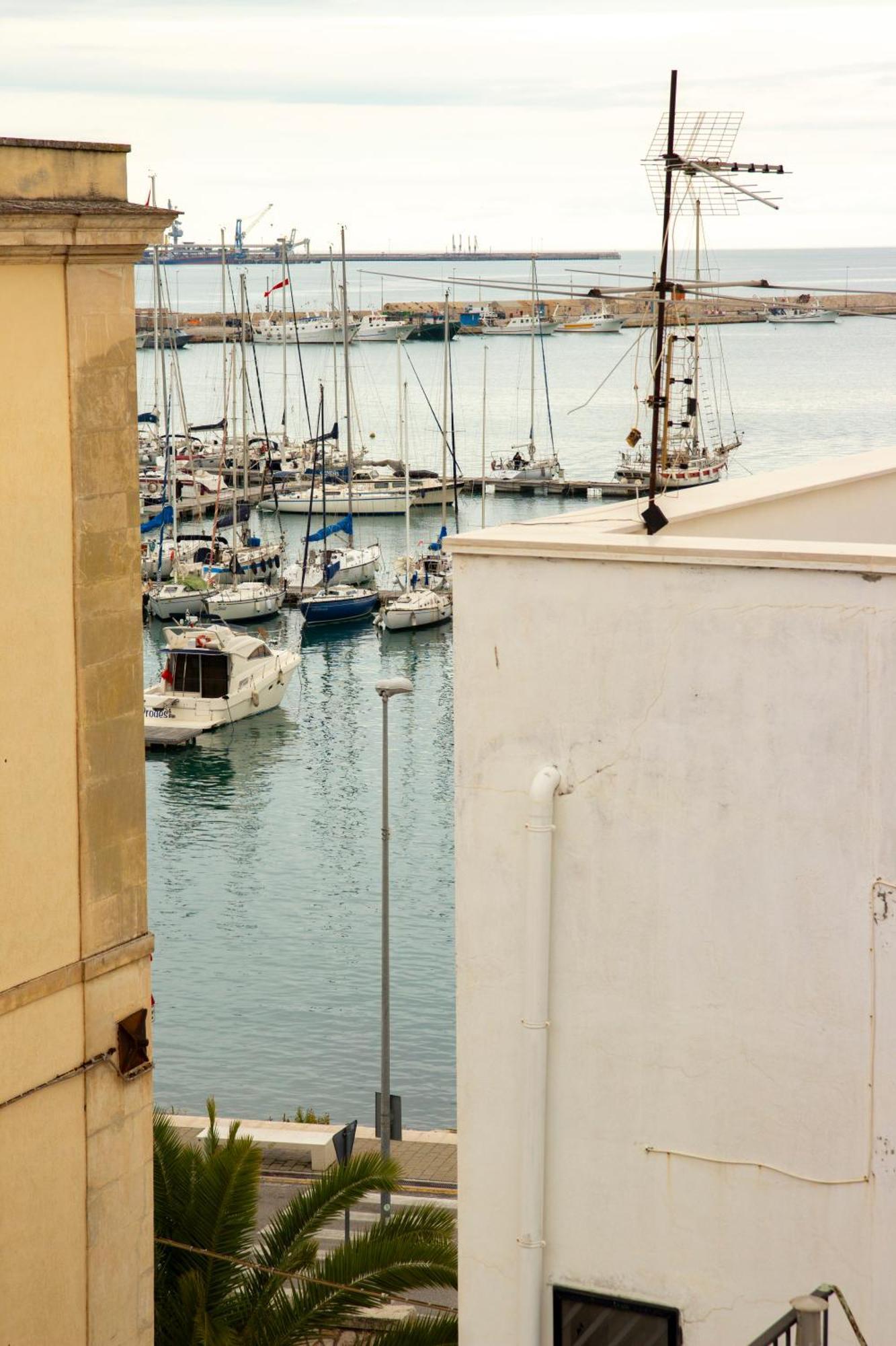 Apartamento Palazzo Donnamaria Manfredonia Exterior foto
